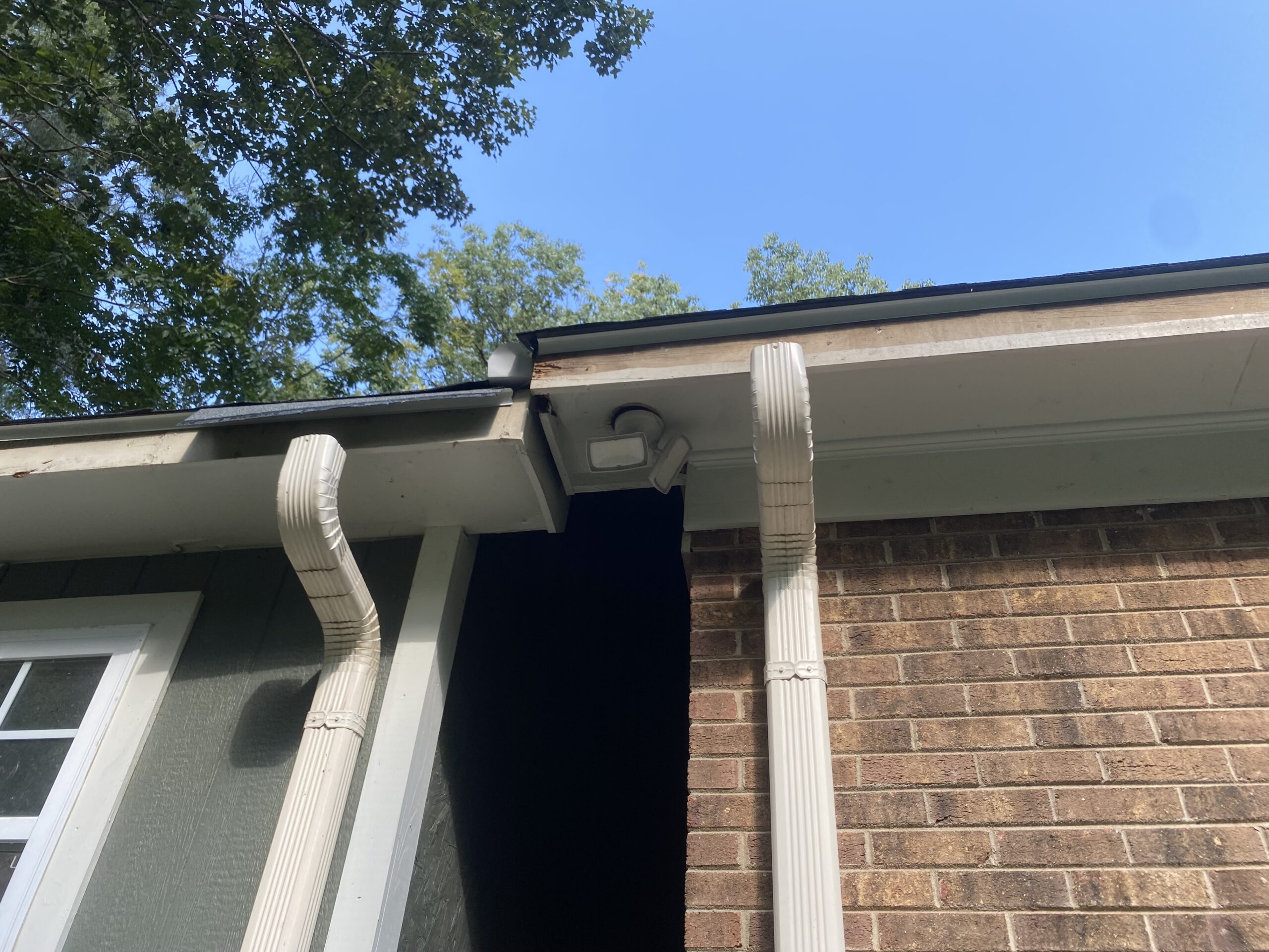 Seven Exterior Warning Signs Property Owners Should Not Ignore